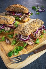 Šťavnaté trhané husí maso 