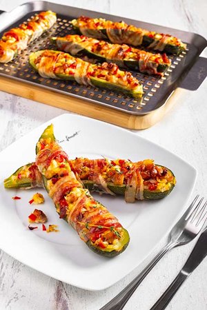 Plněné cukety ve slanině na grilu